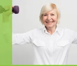 woman lifting small weights